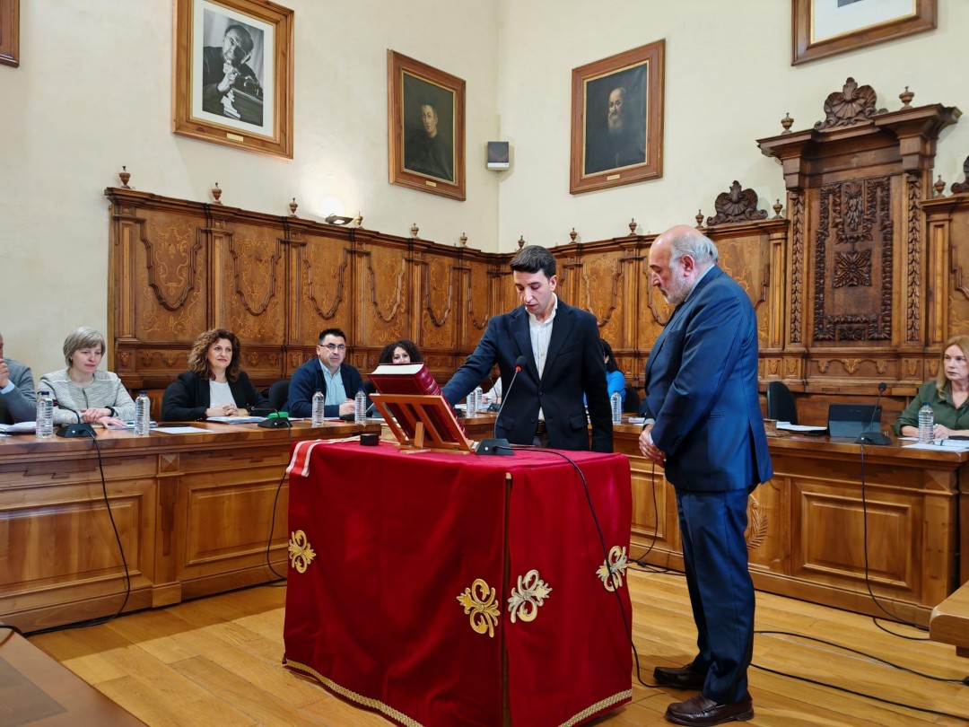 ESTEBAN SANMIGUEL JURA SU CARGO