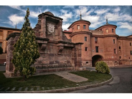 Puerta de Terrer y Fuente de Ocho Caños (Fotografía Juan José Ceamanos)