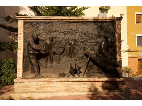 MONUMENTO A LOS SOGUEROS (Fotografía: Juán José Ceamanos)