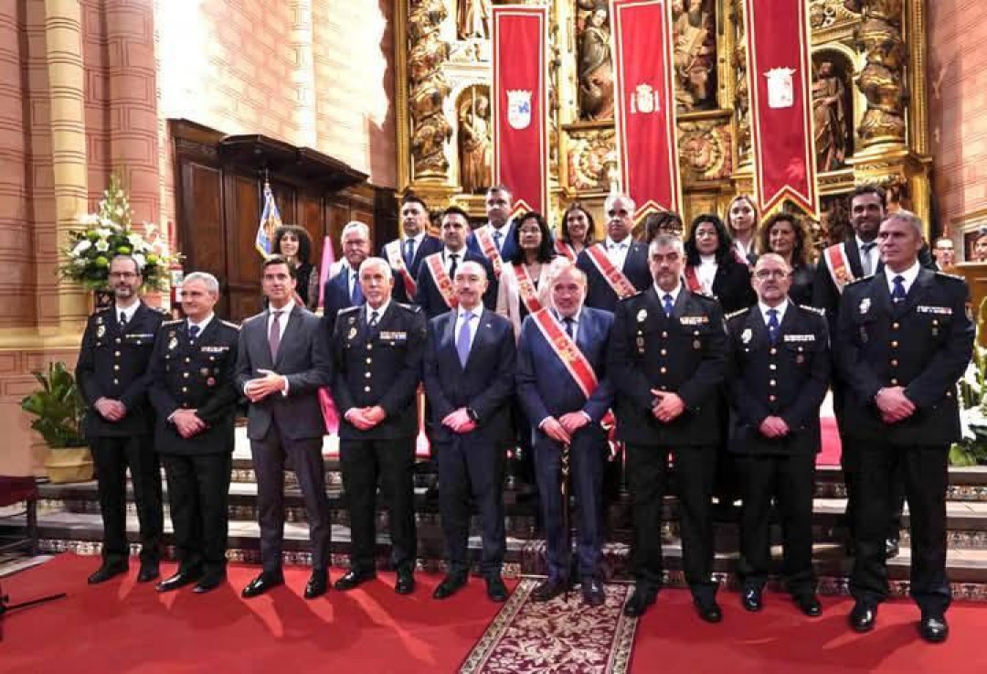 MEDALLA DE LA CIUDAD PARA LA POLICIA NACIONAL