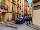 Policía Nacional y Local desalojan a ocho personas de dos viviendas en la Rúa 